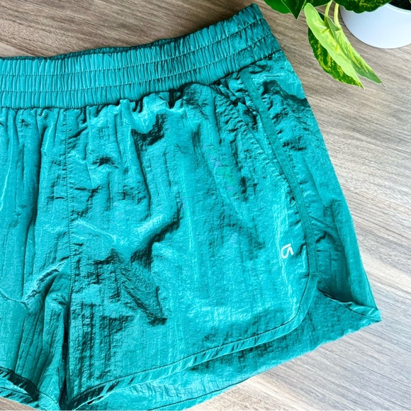 GapFit G Sprint Running Shorts Crinkle Jade Stone Green Size M | 3" High Rise - Picture 6 of 12